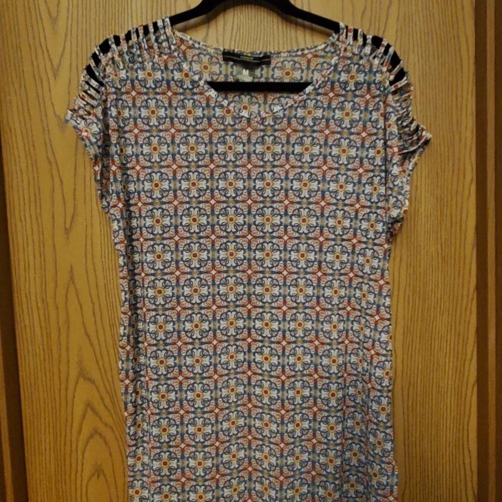 Very light cold shoulder short sleeve top